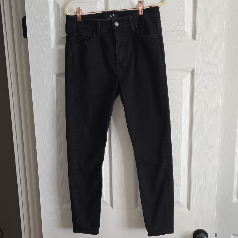 Black Skinny Jeans with Tapered Leg